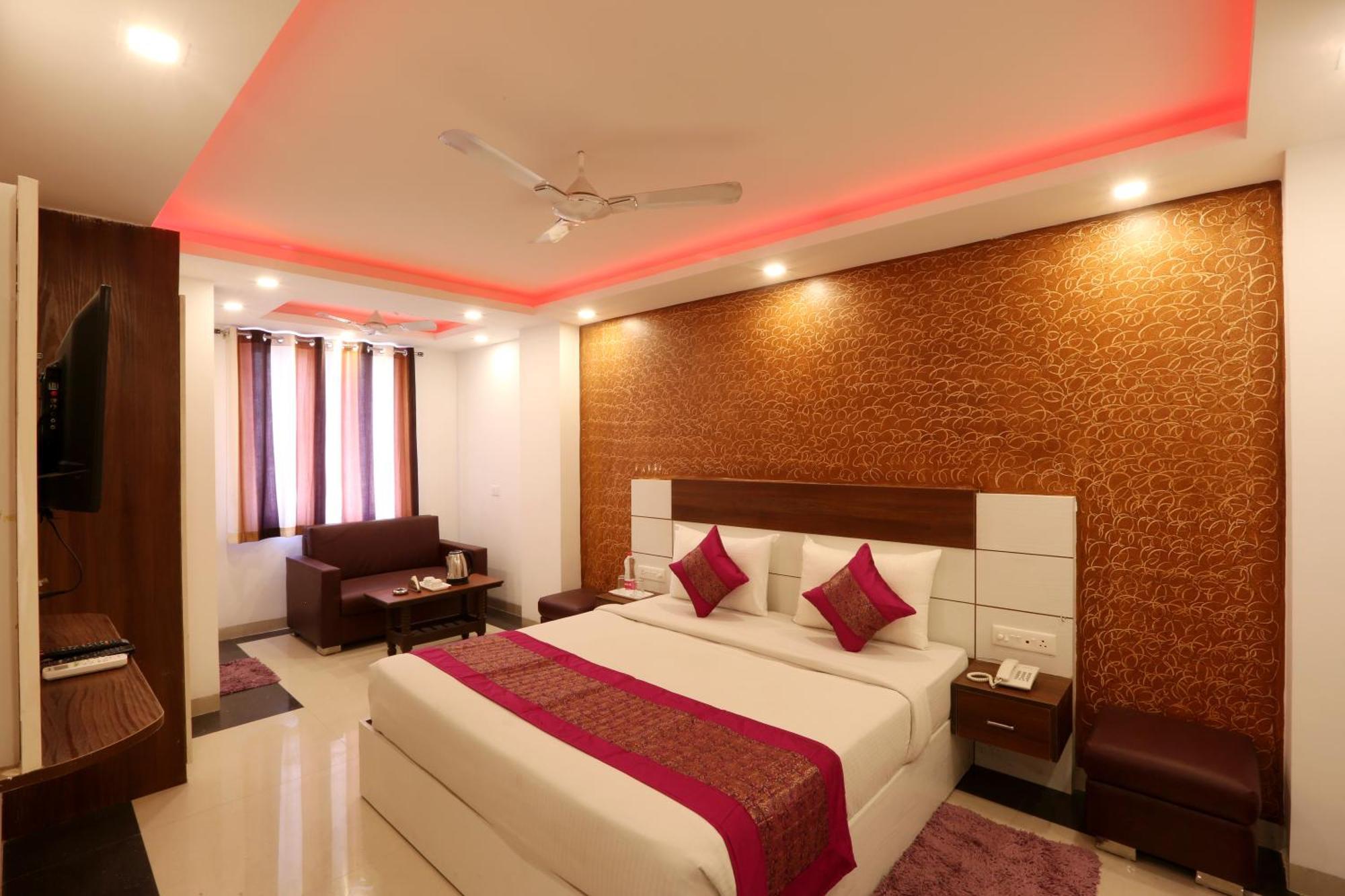 Hotel Skywood At Airport Ню Делхи Екстериор снимка
