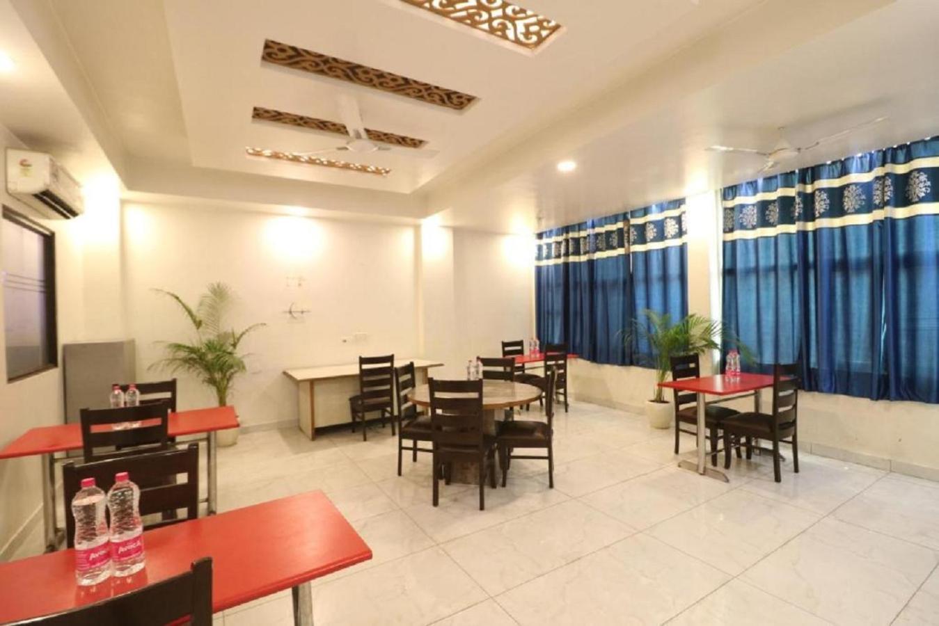 Hotel Skywood At Airport Ню Делхи Екстериор снимка